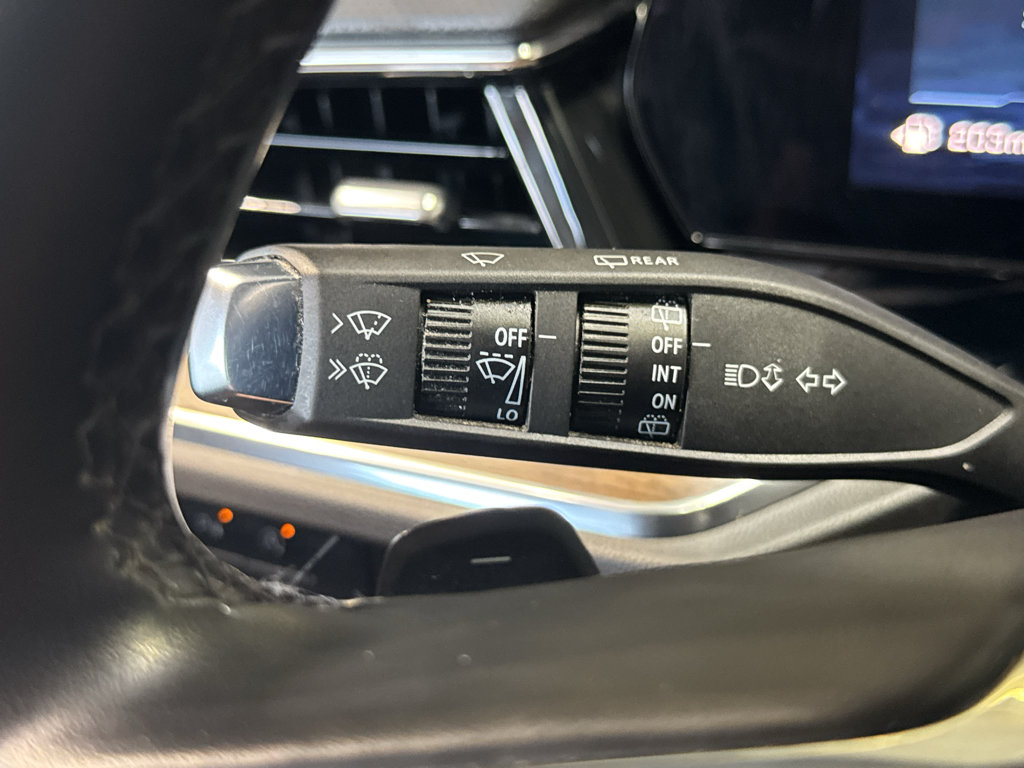 Used 2025 Chevrolet Suburban High Country AWD/4WD image 26