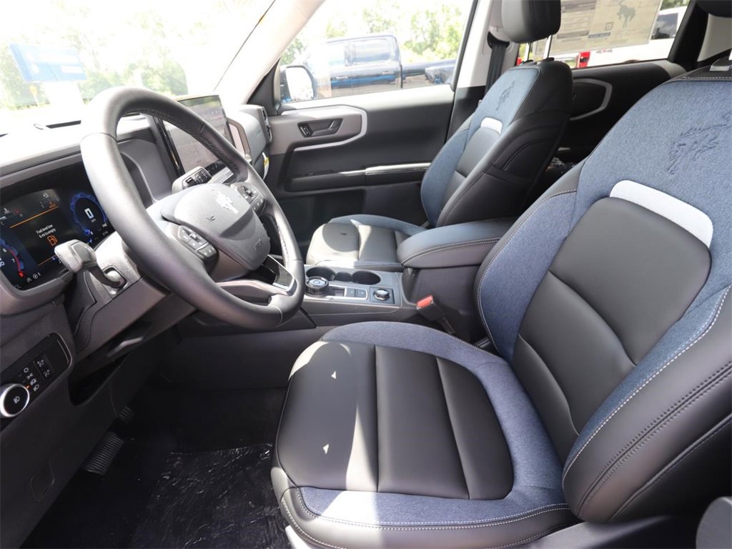 Used 2025 Ford Bronco Sport Outer Banks w/ Outer Banks Tech Package+ image 2