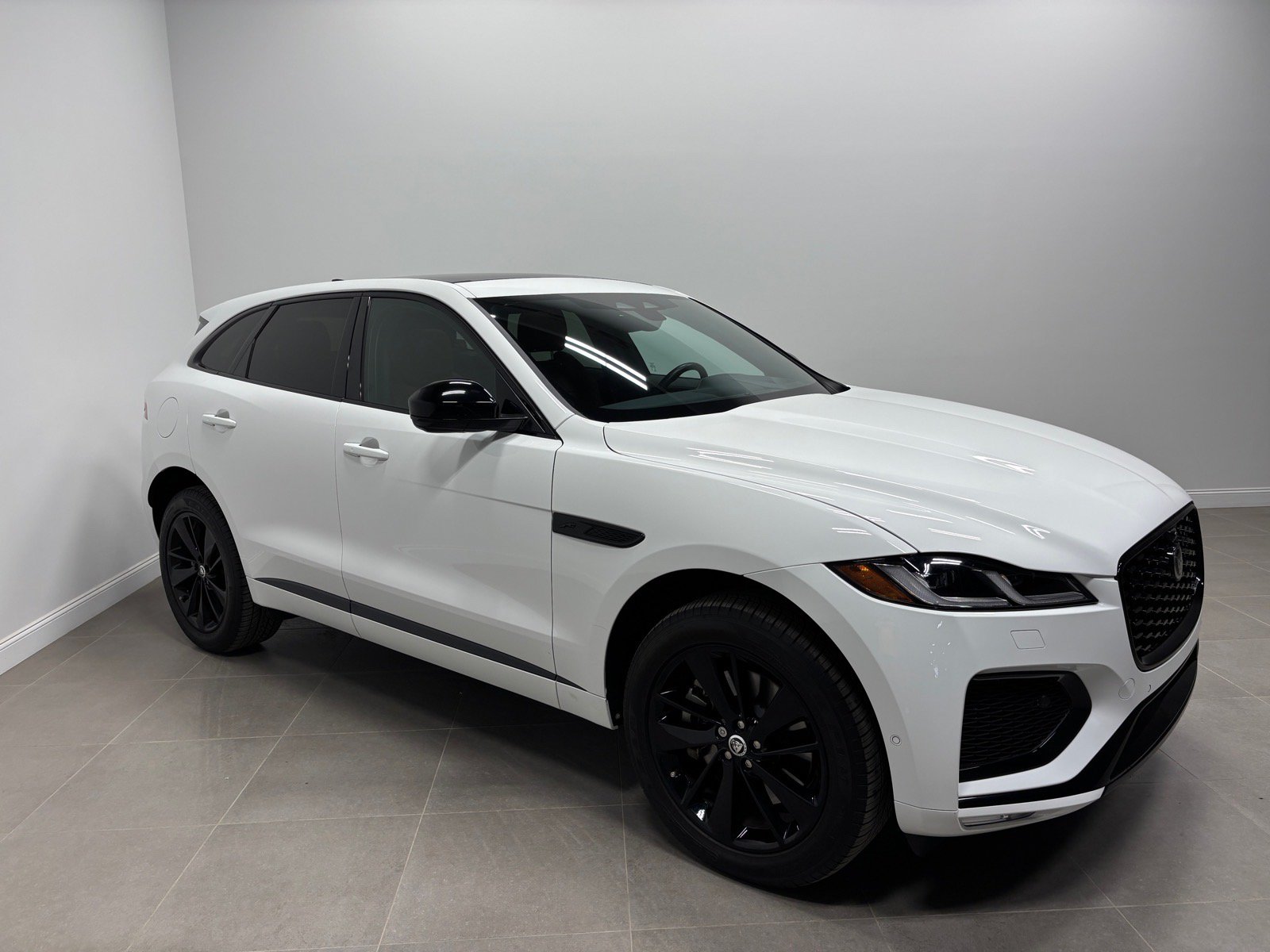 New 2025 Jaguar F-PACE R-Dynamic S AWD/4WD image 5