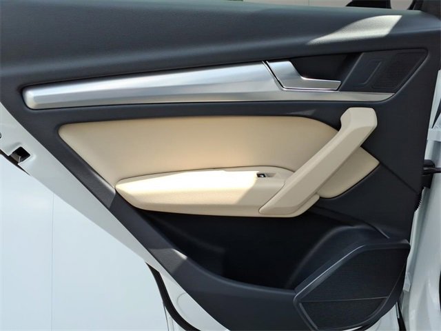 Certified 2025 Audi Q5 2.0T Premium w/ Convenience Plus Package image 9