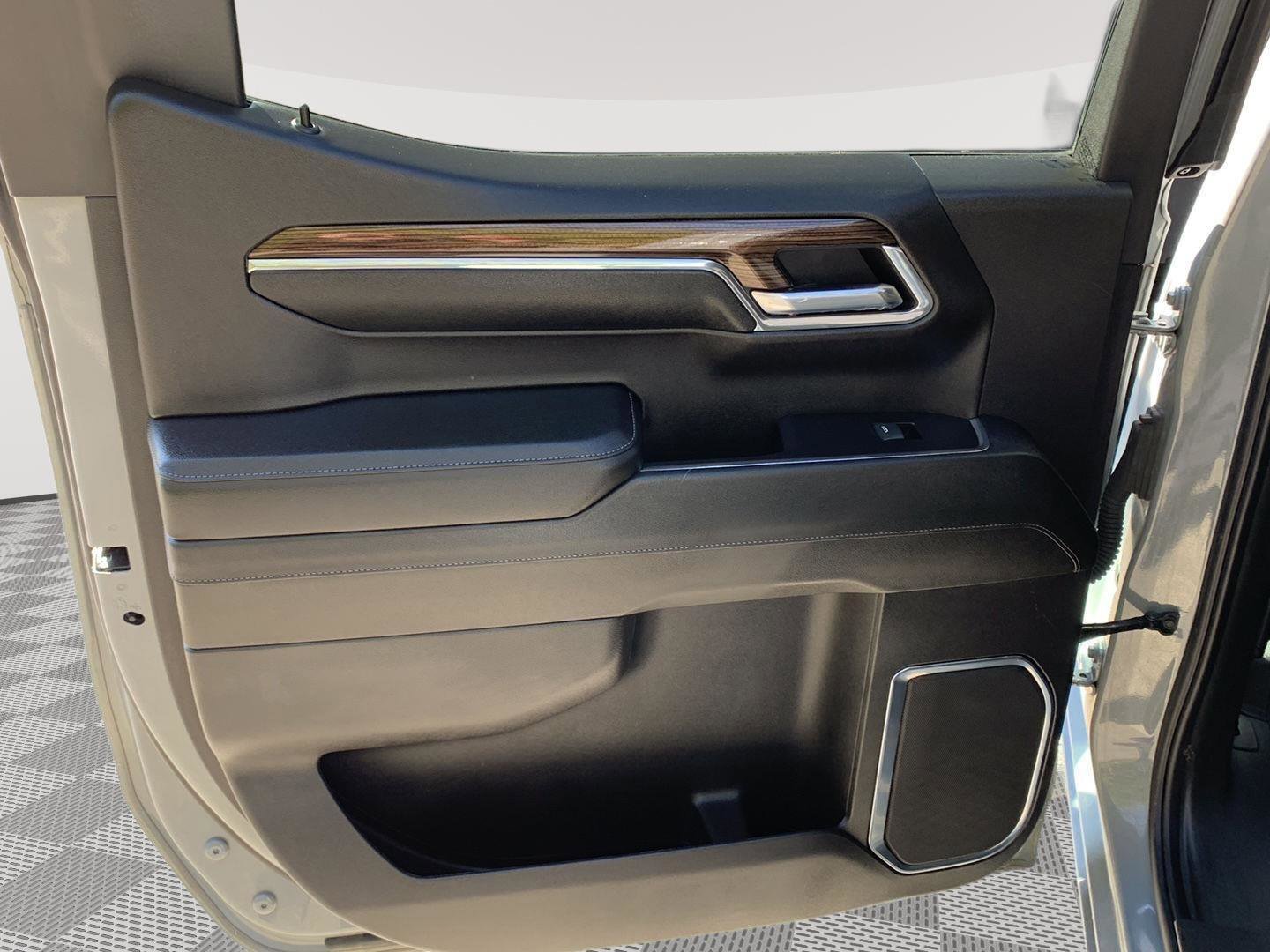 Used 2024 Chevrolet Silverado 1500 LT image 15