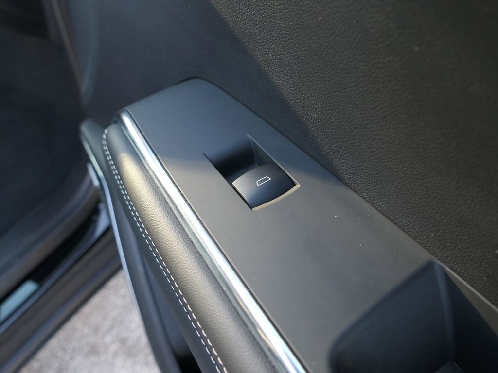 Used 2025 GMC Acadia Elevation image 26