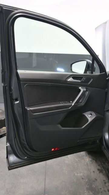 Used 2020 Volkswagen Tiguan SEL w/ 3rd Row Seat Package image 25