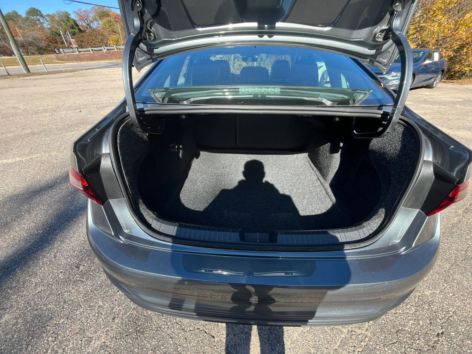 Used 2025 Volkswagen Jetta SE image 25