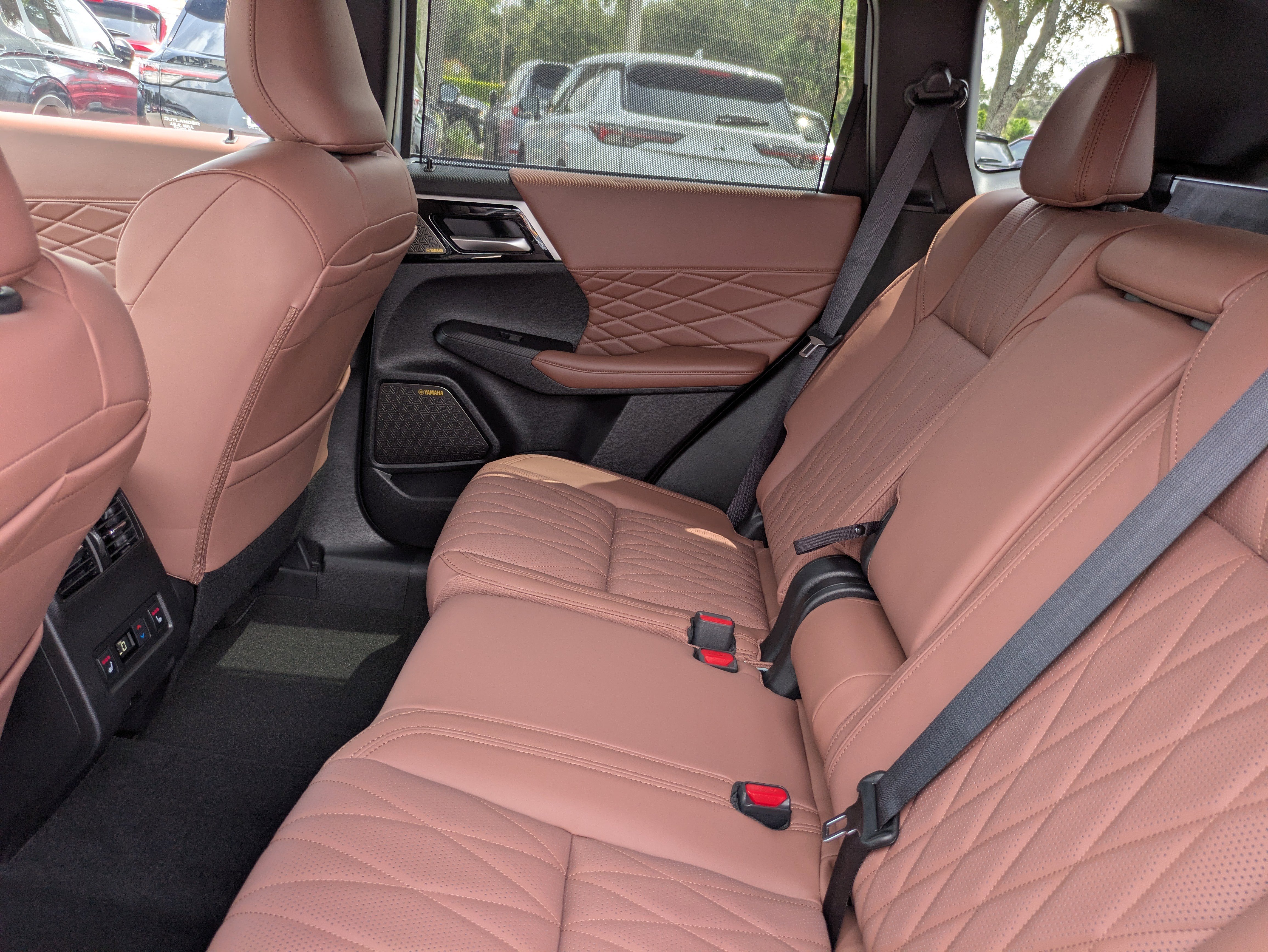 New 2025 Mitsubishi Outlander SEL image 17