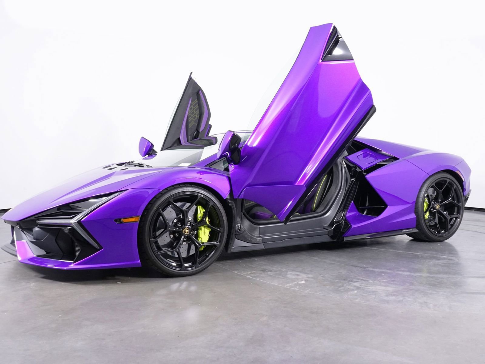 Used 2024 Lamborghini Revuelto image 19