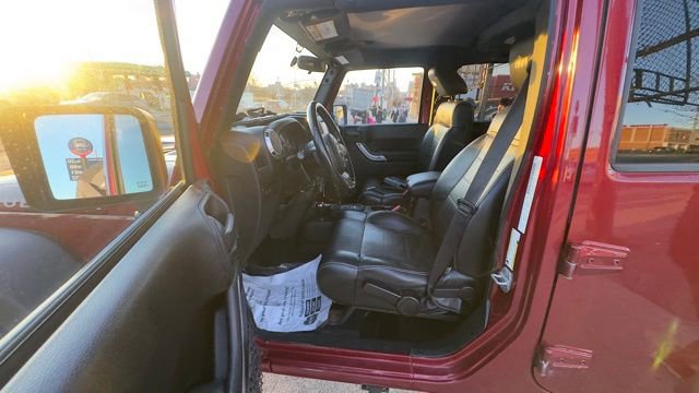 Used 2012 Jeep Wrangler Unlimited Rubicon w/ Connectivity Group image 20