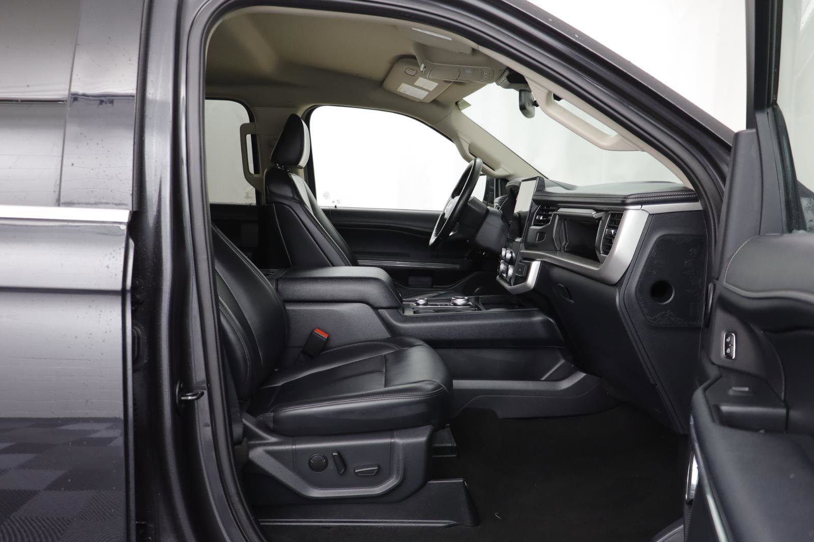 Used 2024 Ford Expedition Max XLT image 19