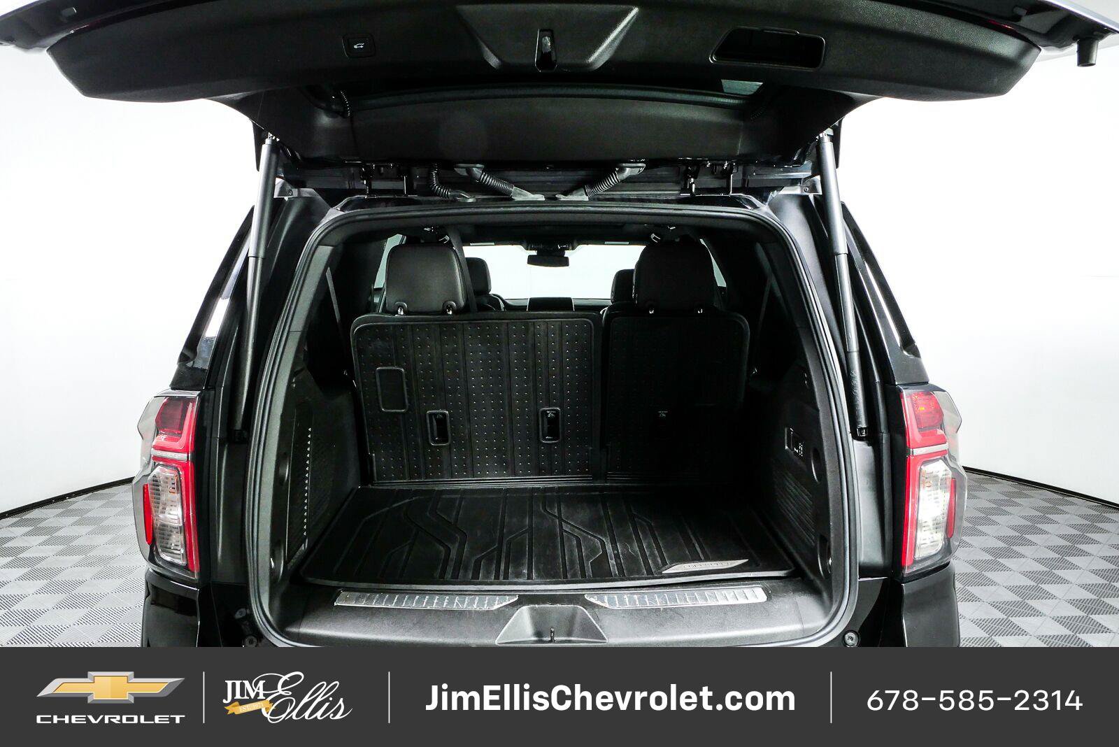 Certified 2024 Chevrolet Suburban RST w/ Luxury Package RWD image 31