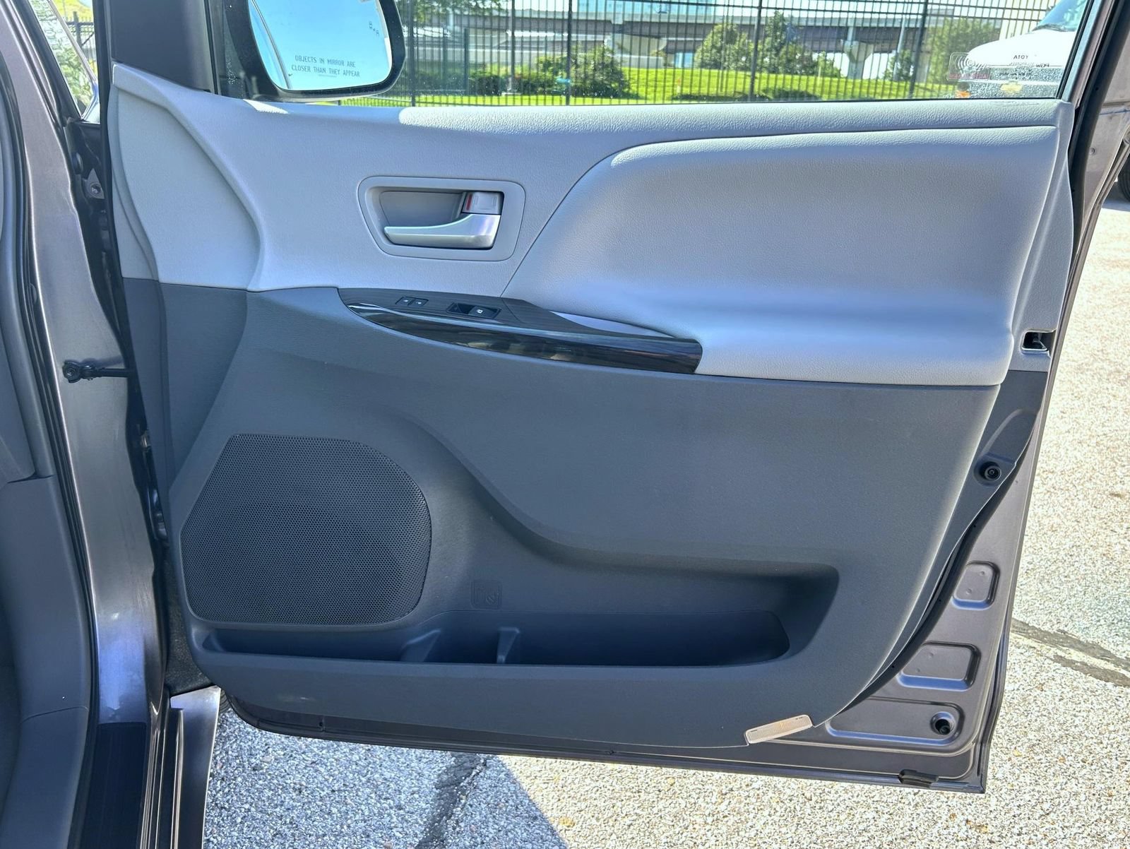 Used 2015 Toyota Sienna XLE w/ XLE Navigation Package FWD image 15
