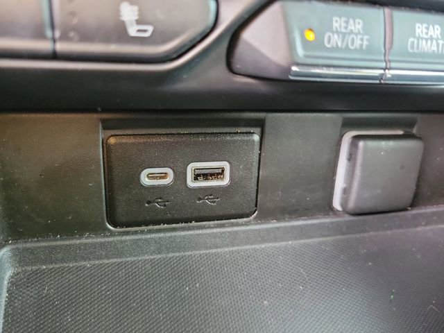 Used 2022 Chevrolet Tahoe Z71 w/ Luxury Package image 25