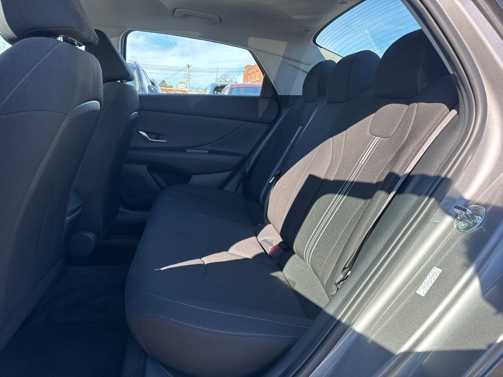 Used 2023 Hyundai Elantra SEL image 17