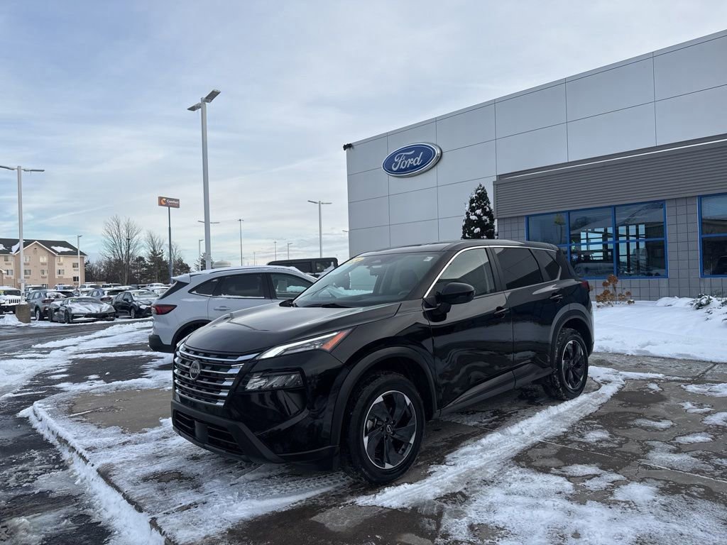 Used 2024 Nissan Rogue SV image 2