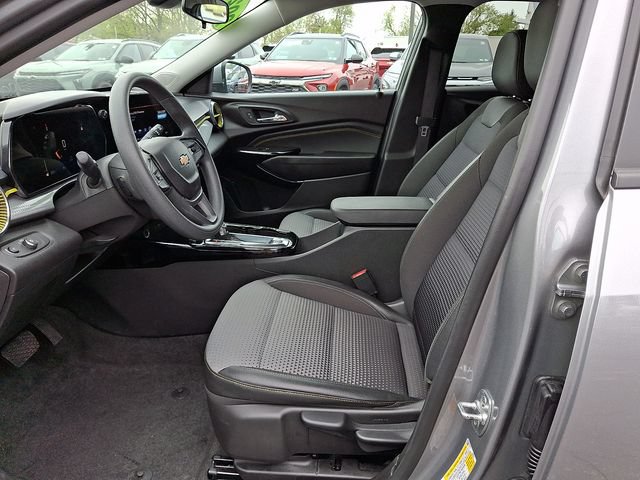 Used 2025 Chevrolet Trax LT FWD image 14