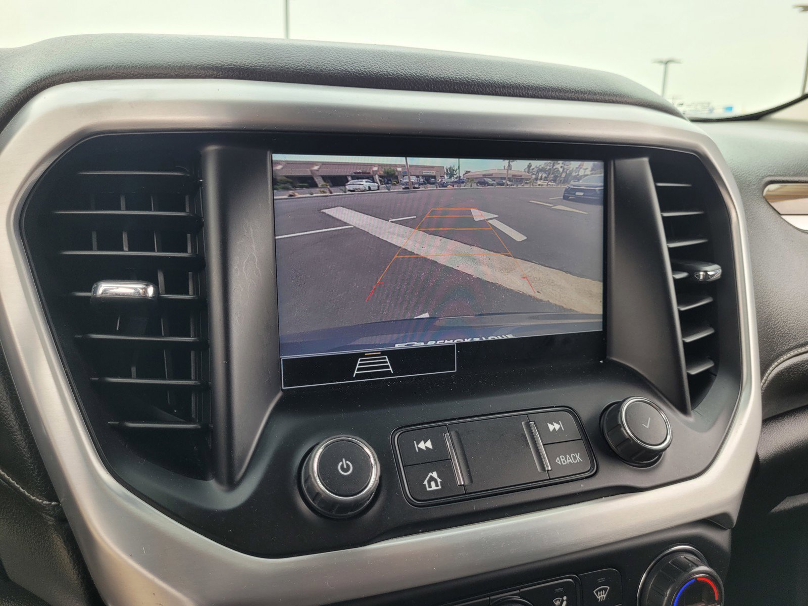 Used 2021 GMC Acadia SLE w/ Driver Convenience Package FWD image 17