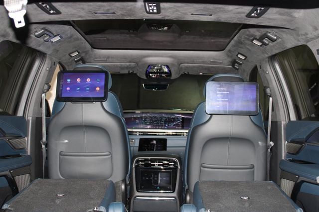 Certified 2025 Cadillac Escalade IQ Sport 2 w/ LPO, ONYX Package AWD/4WD image 54