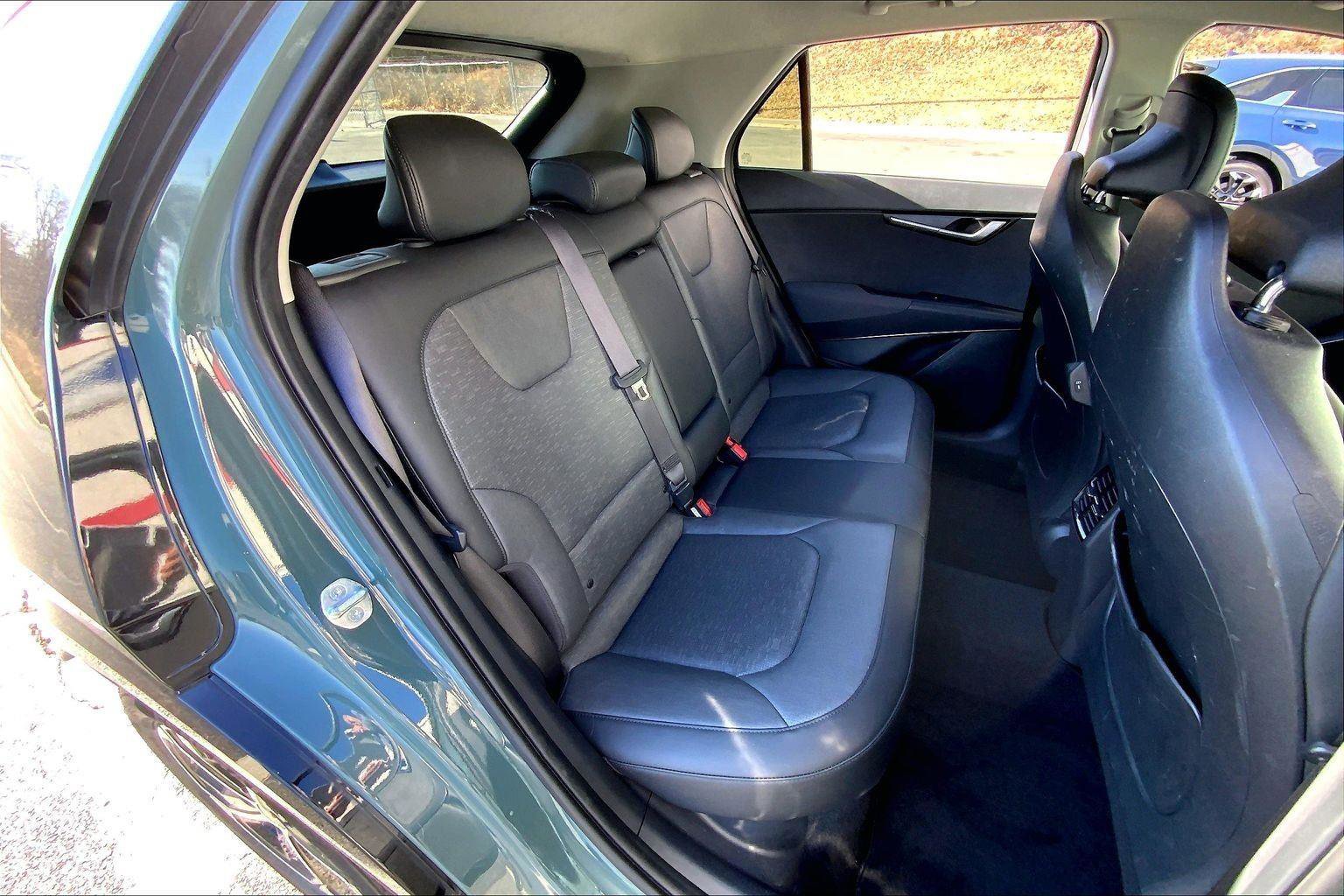 Used 2023 Kia Niro SX image 24