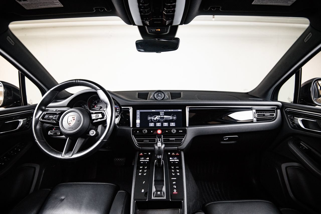 Certified 2024 Porsche Macan AWD/4WD image 25