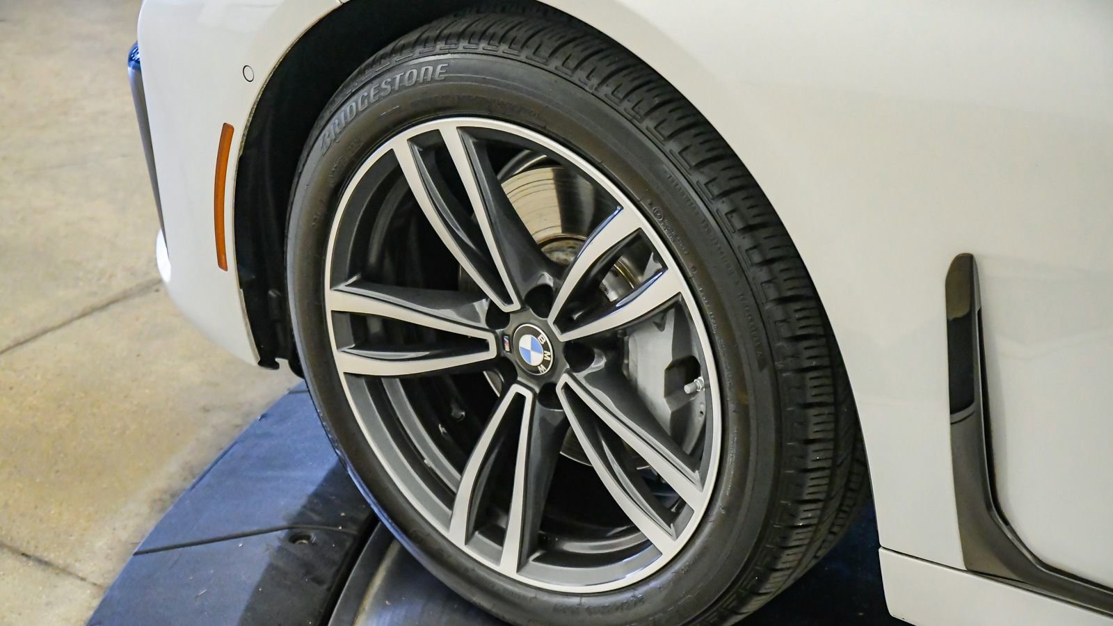 Used 2022 BMW 740i w/ M Sport Package RWD image 10