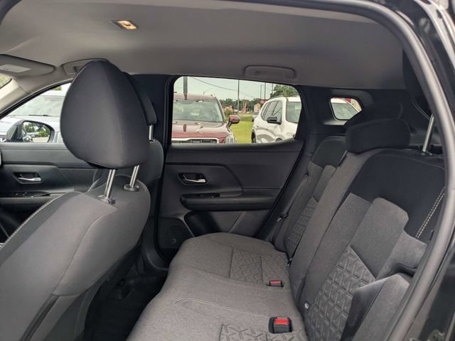Used 2025 Nissan Kicks SV FWD image 12