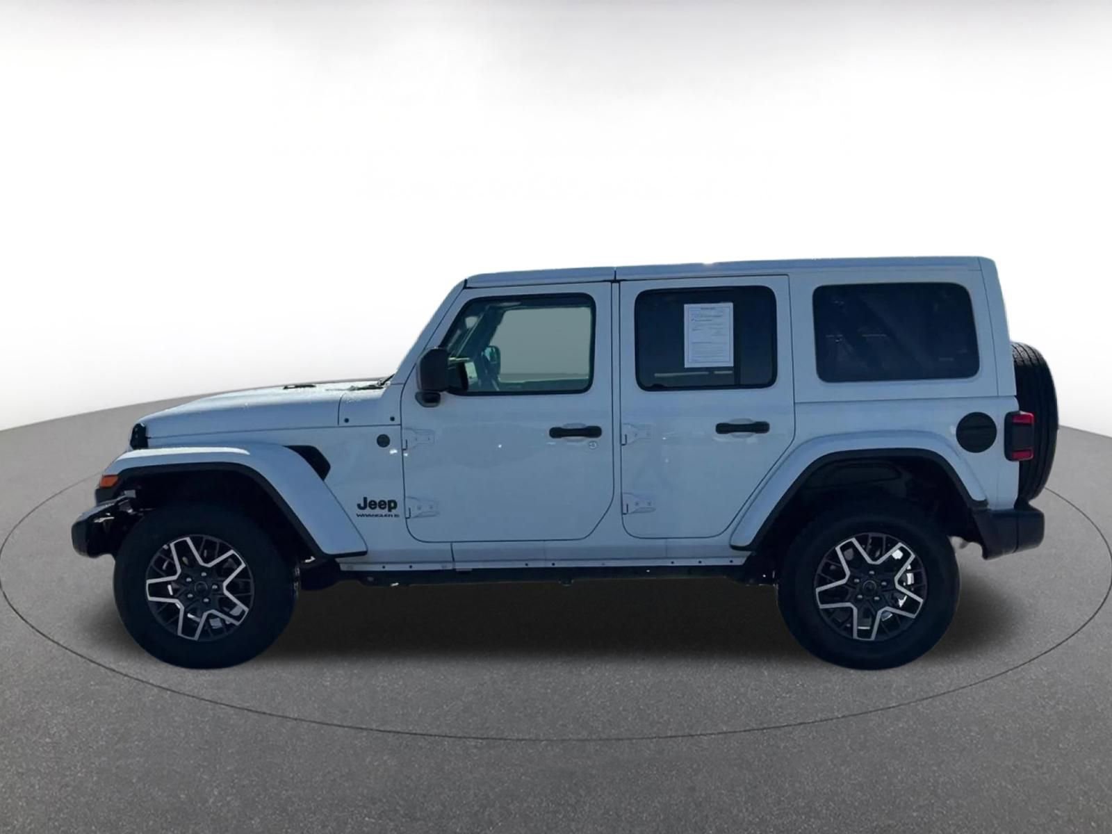 Used 2025 Jeep Wrangler Sahara AWD/4WD image 9