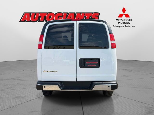 Used 2024 Chevrolet Express 3500 LT w/ LT Preferred Equipment Group RWD image 3