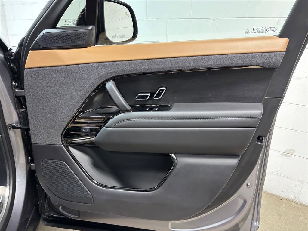 Used 2024 Land Rover Range Rover Sport Autobiography image 32