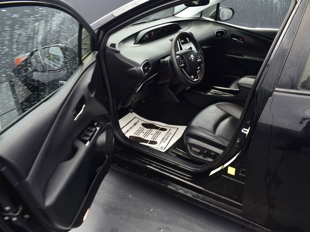 Used 2020 Toyota Prius XLE image 11
