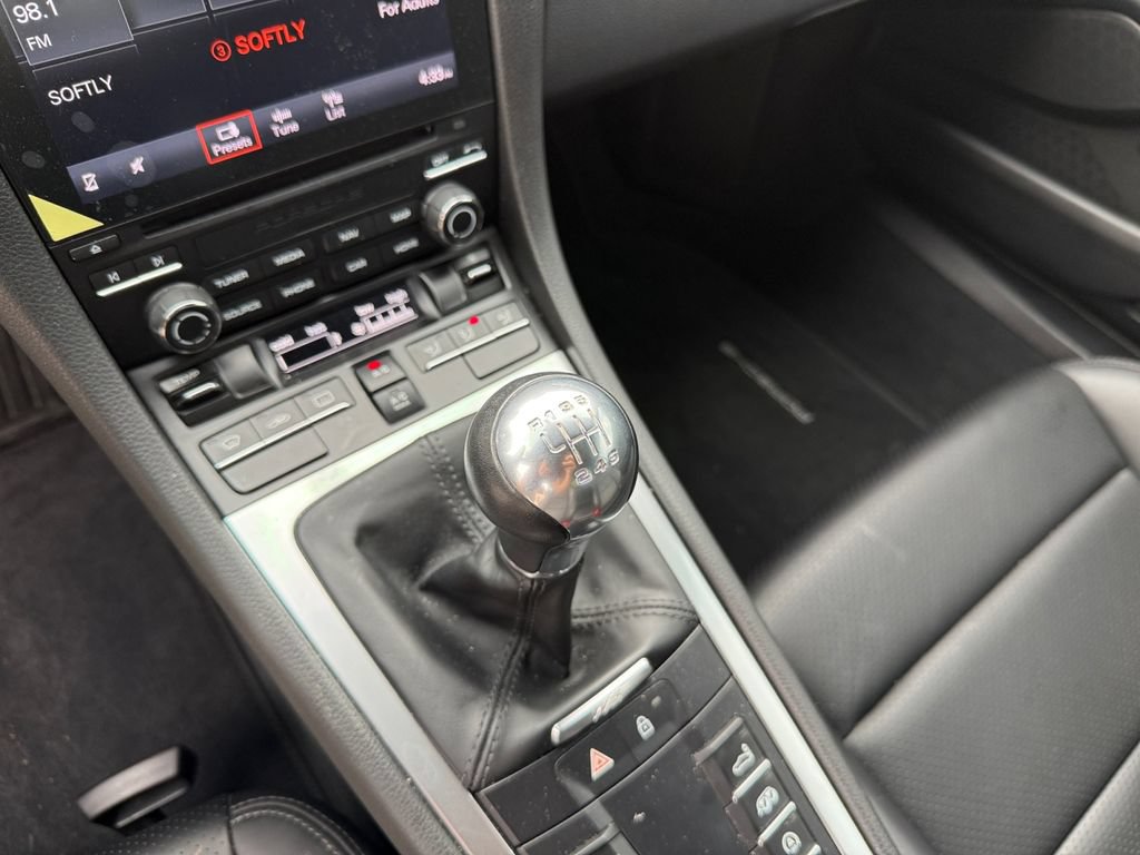 Used 2019 Porsche 718 Cayman RWD image 16
