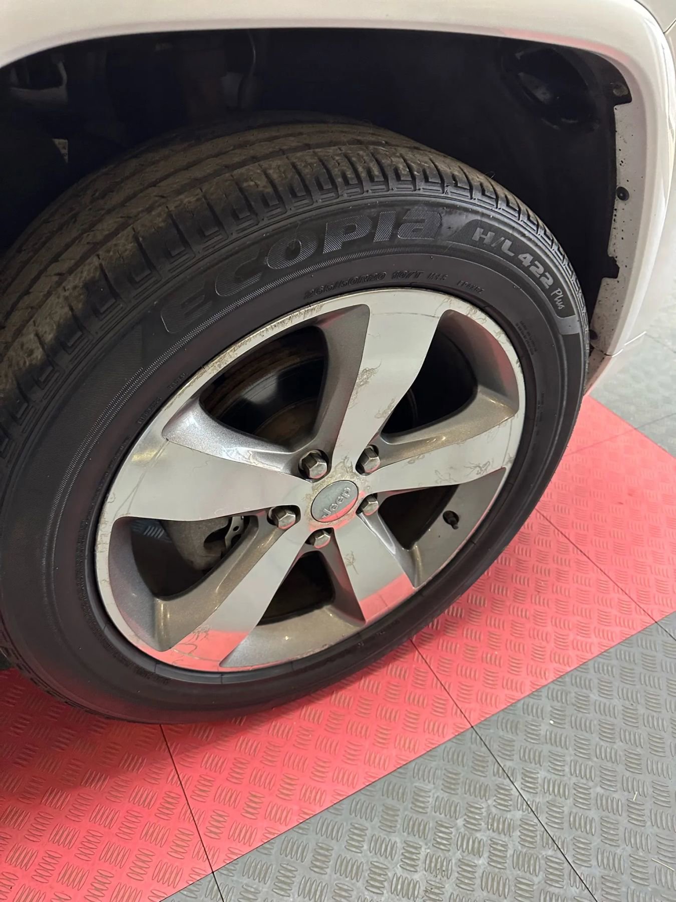 Used 2014 Jeep Grand Cherokee Overland w/ Advanced Technology Group image 39