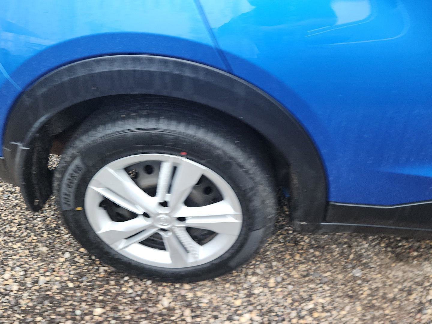 Used 2024 Nissan Kicks S image 3