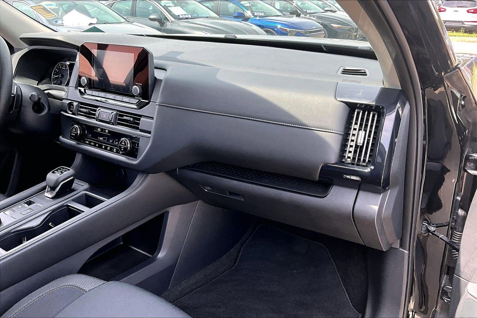Used 2025 Nissan Pathfinder S AWD/4WD image 27