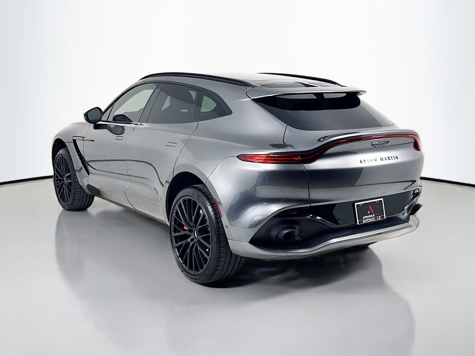 Used 2022 Aston Martin DBX image 5