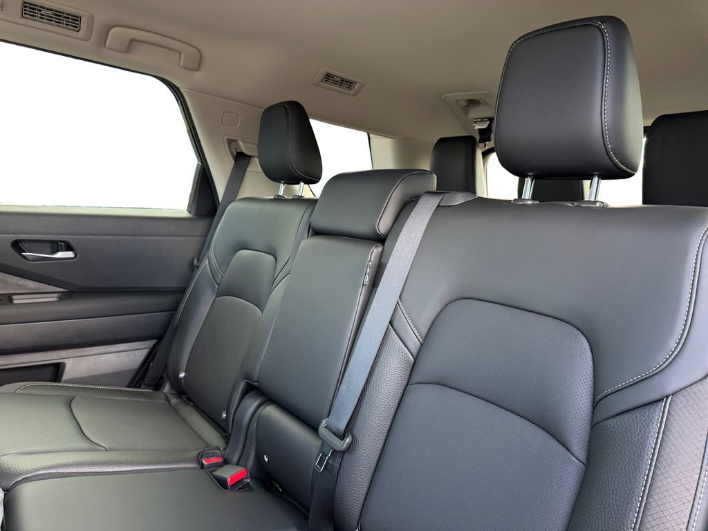 New 2026 Nissan Pathfinder SL image 14