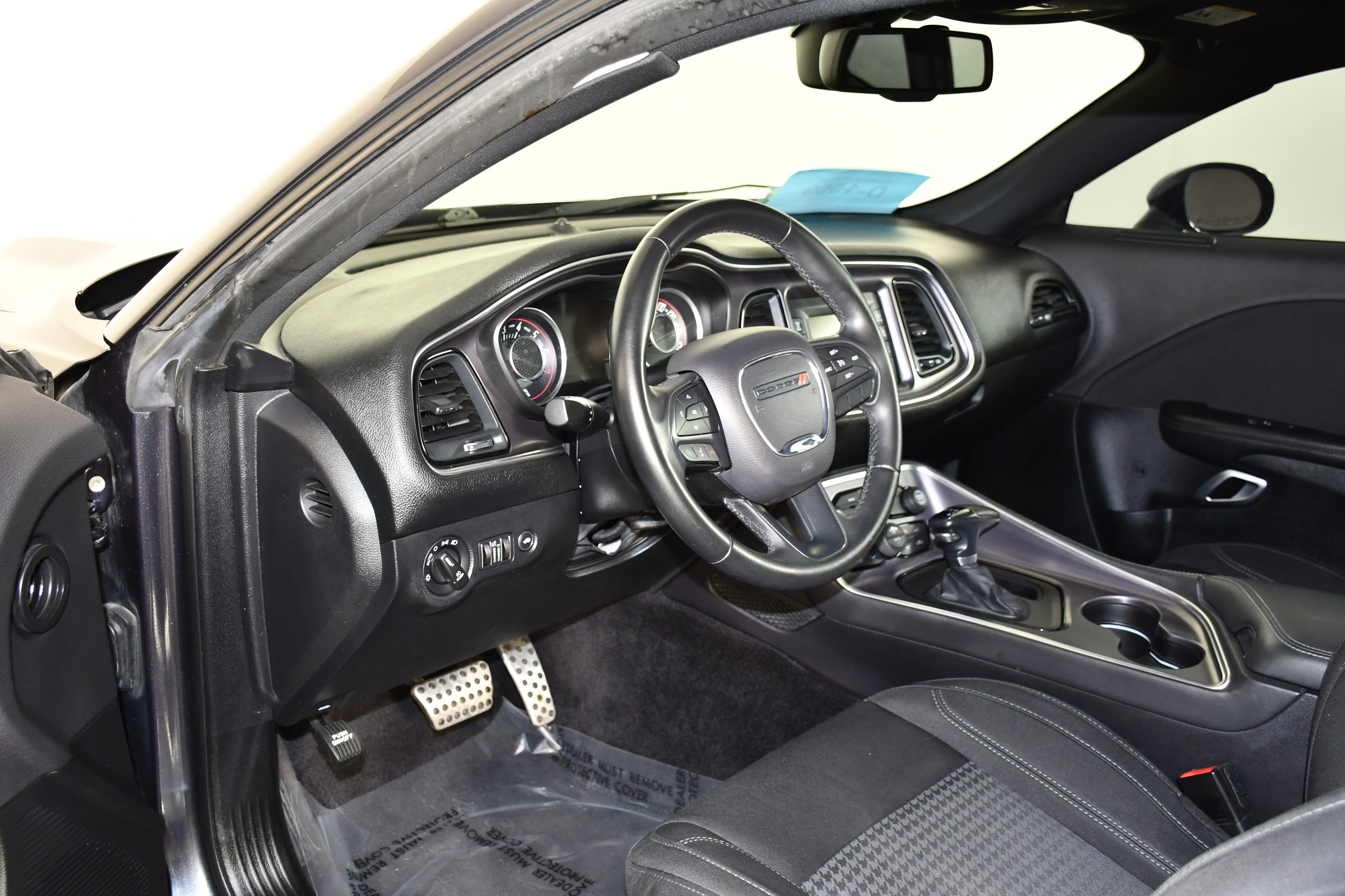 Used 2016 Dodge Challenger SXT RWD image 21