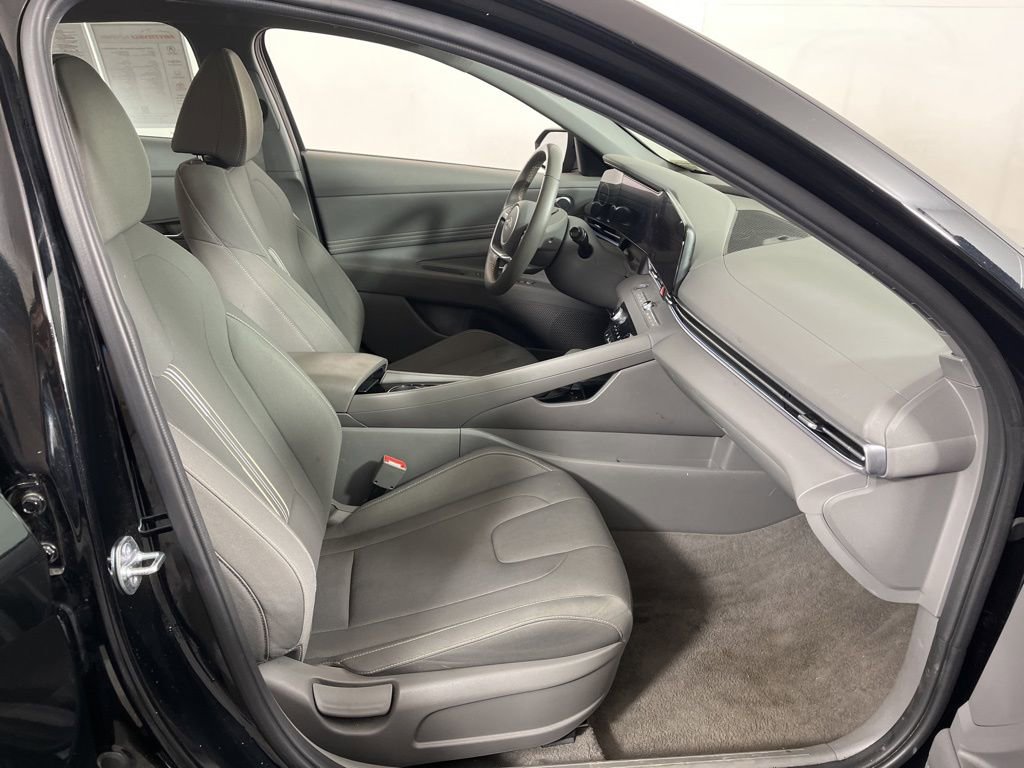 Used 2025 Hyundai Elantra SEL image 6