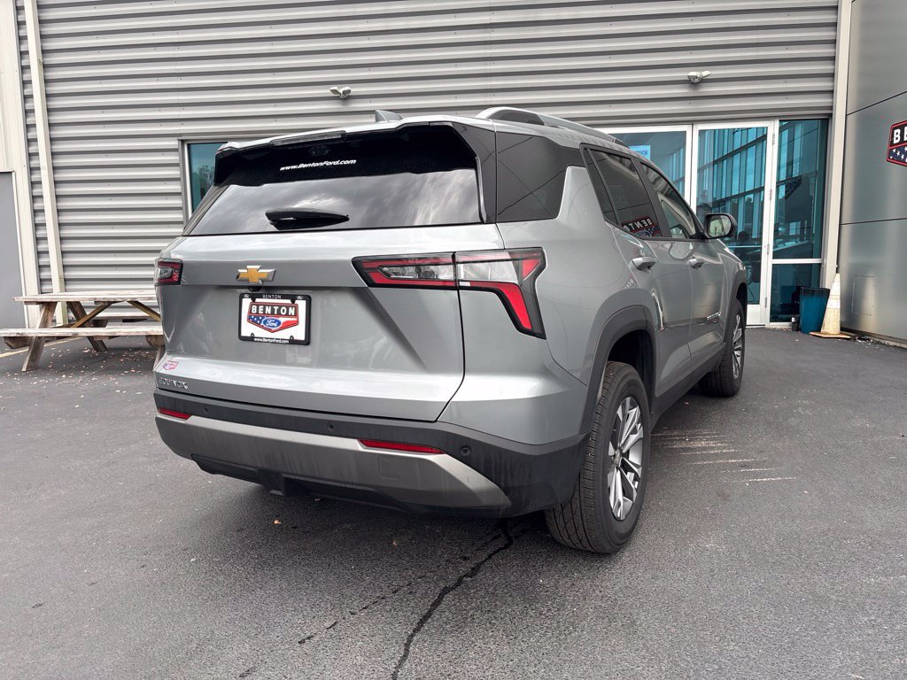Used 2025 Chevrolet Equinox LT w/ Convenience Package II FWD image 3