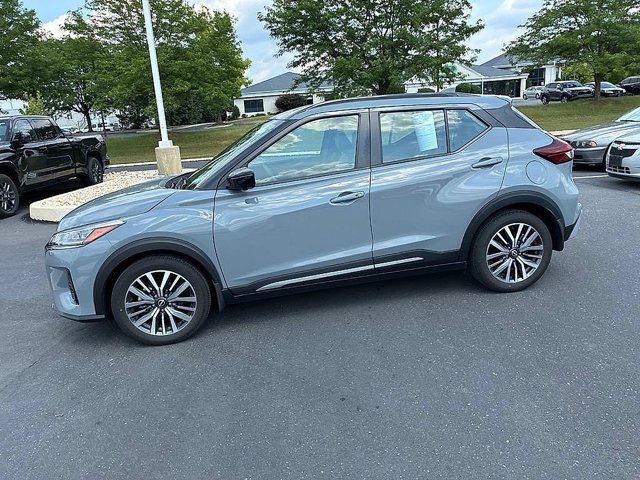 Used 2023 Nissan Kicks SR w/ SR Premium Package FWD image 15