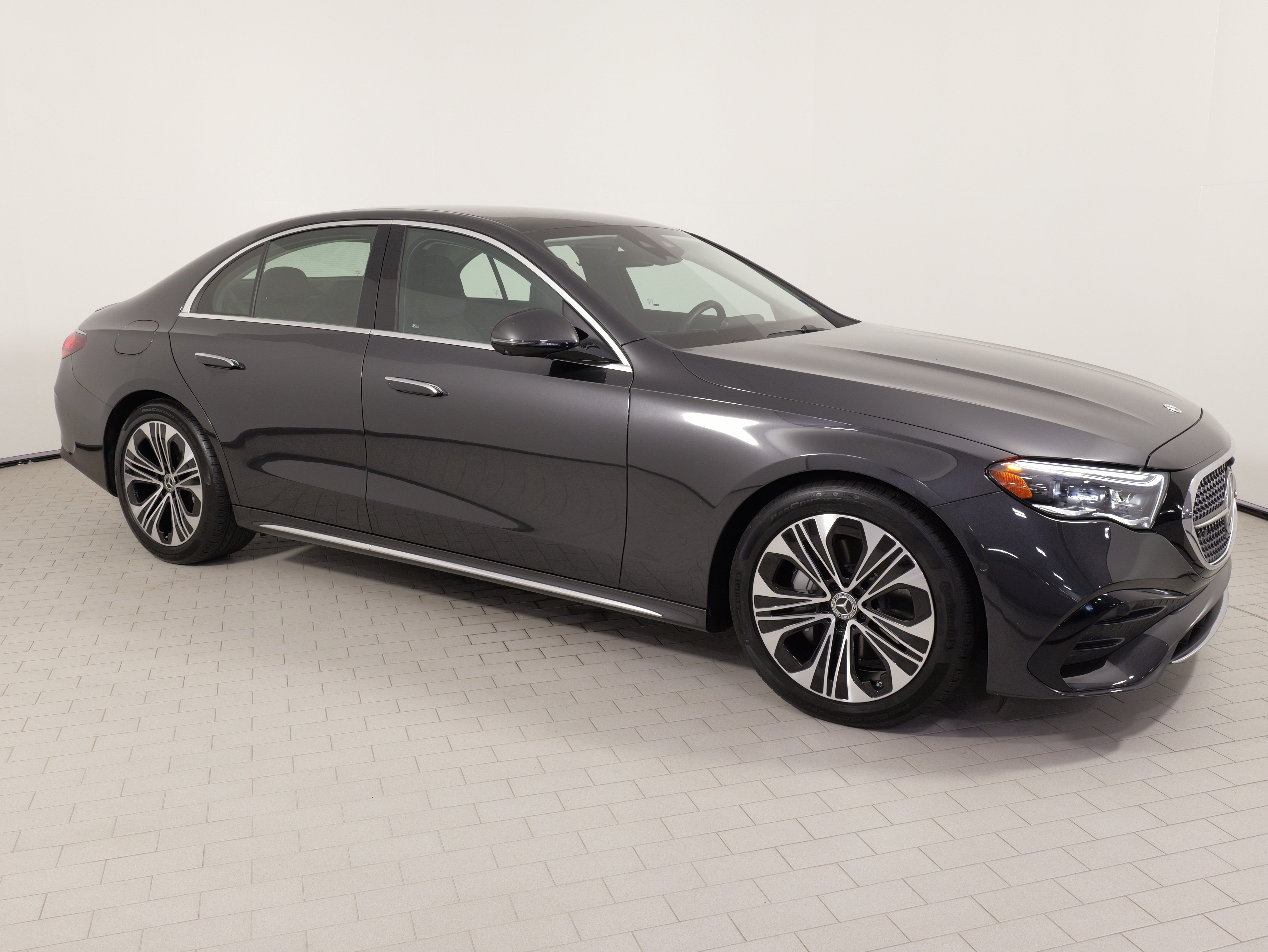 Used 2025 Mercedes-Benz E 350 4MATIC Sedan image 9