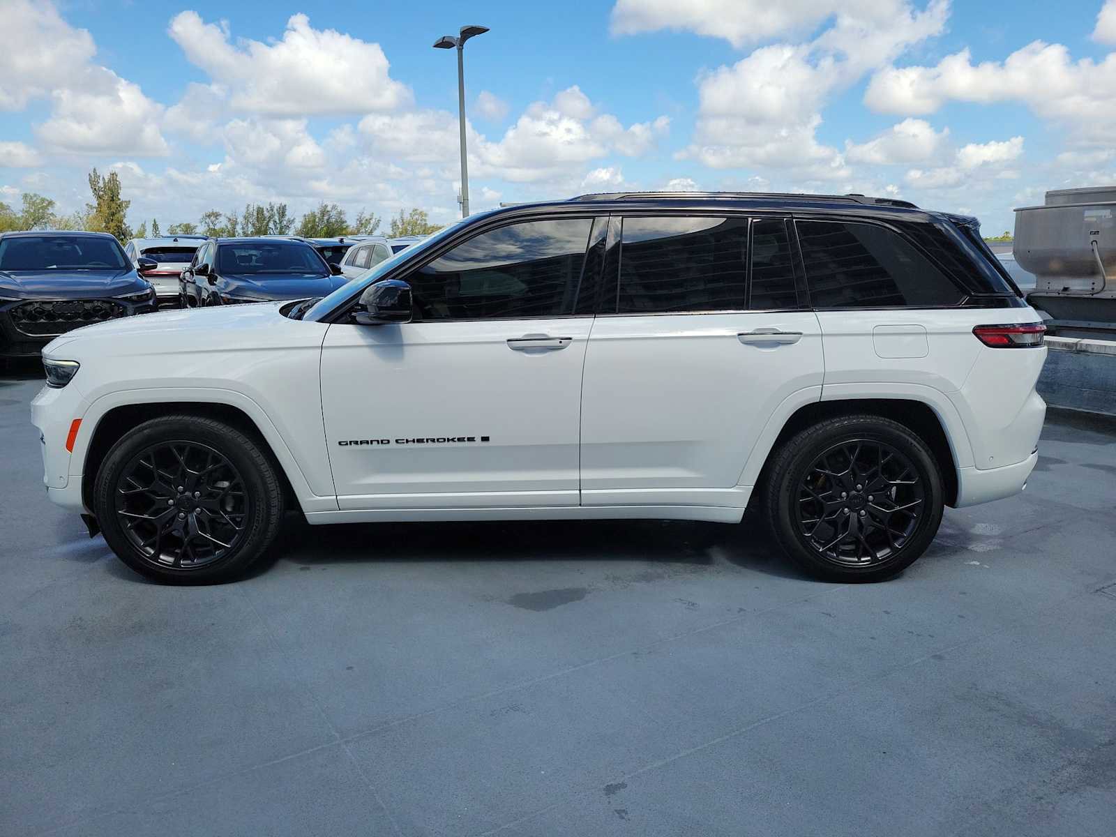 Used 2024 Jeep Grand Cherokee Summit AWD/4WD video 3