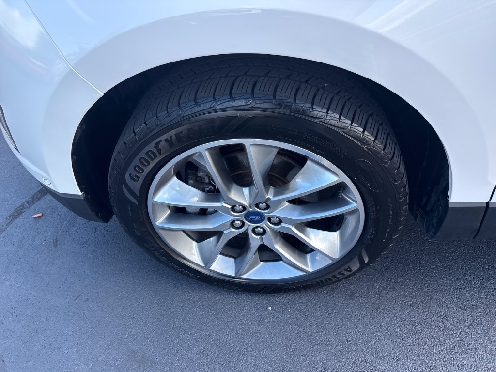 Used 2017 Ford Edge Titanium w/ Equipment Group 302A AWD/4WD image 39