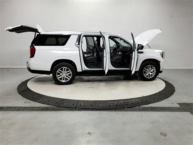 Used 2022 GMC Yukon XL SLT image 16