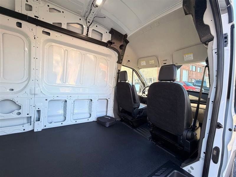 Used 2022 Ford E-Transit 148 High Roof Extended RWD image 18