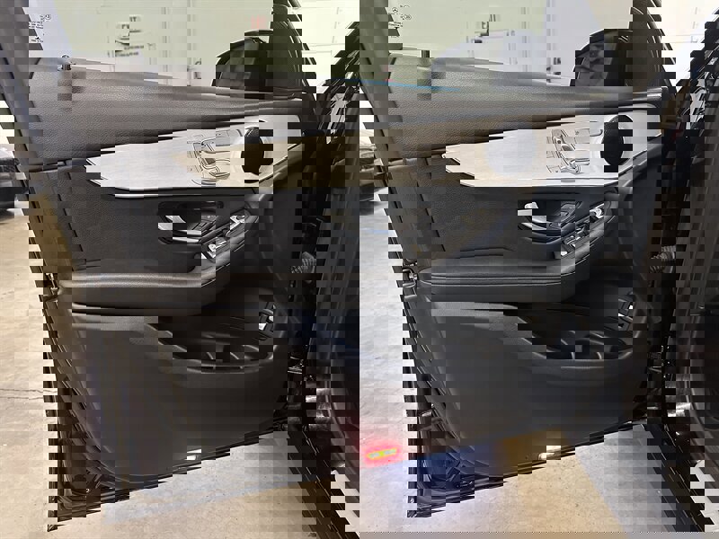 Used 2021 Mercedes-Benz GLC 300 4MATIC image 21