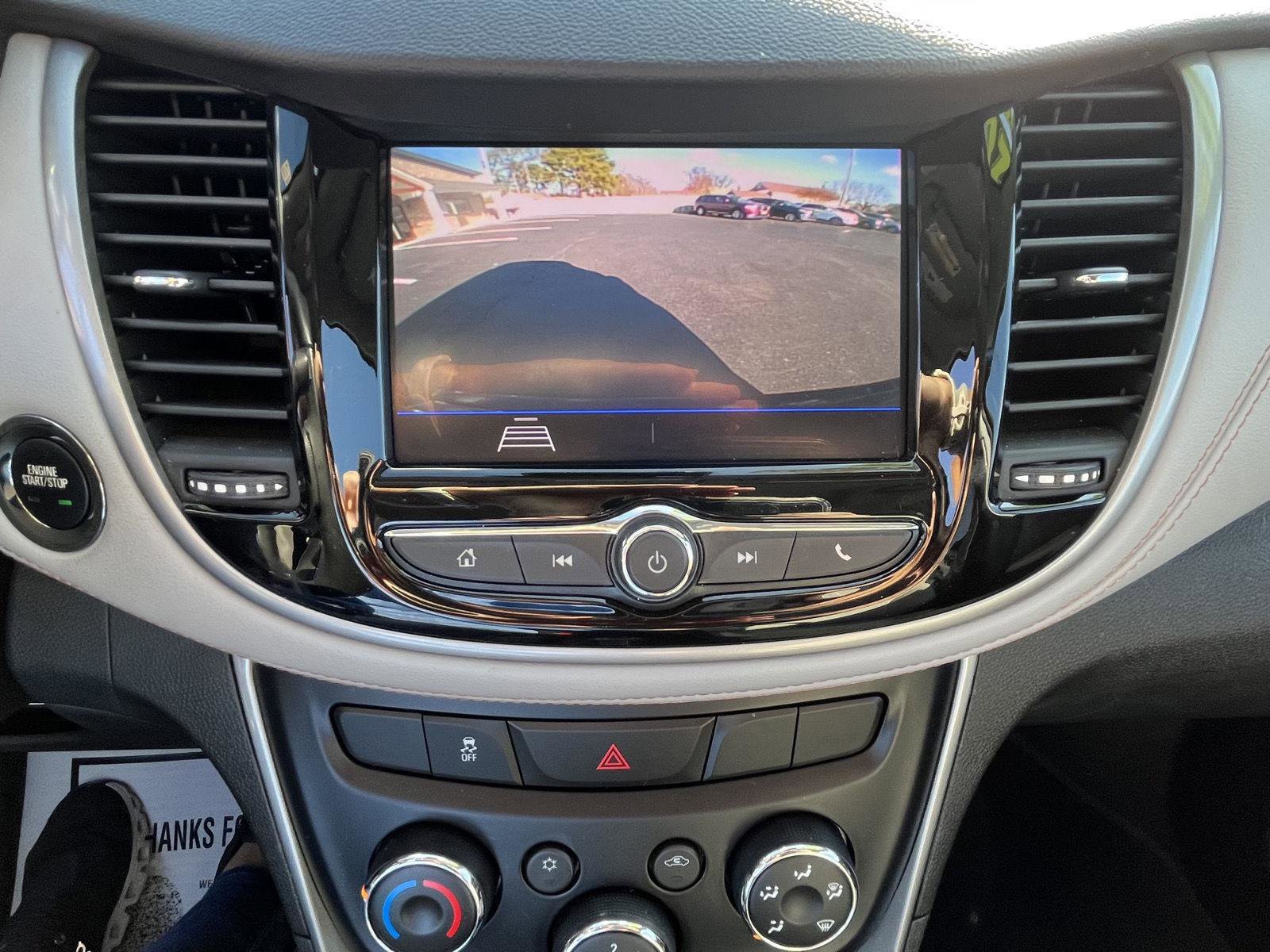 Used 2020 Chevrolet Trax LT w/ LT Convenience Package image 8