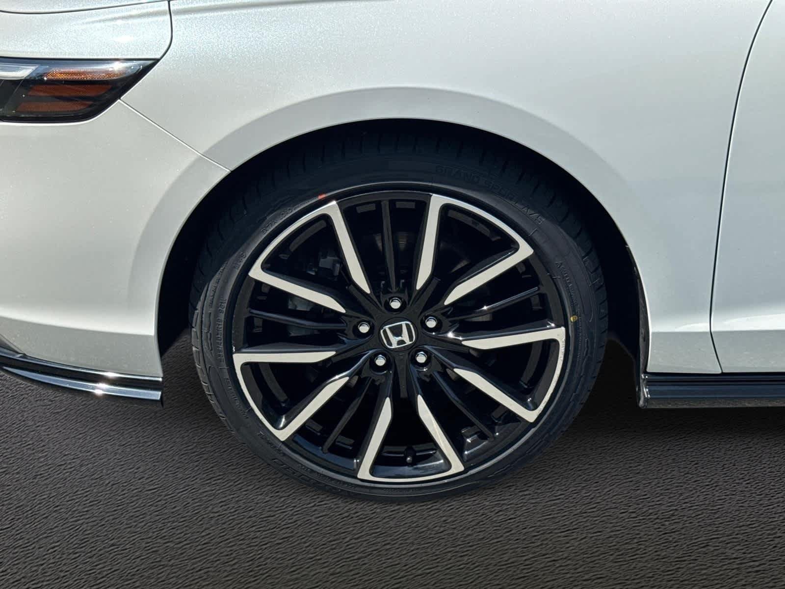 Used 2023 Honda Accord Touring image 11