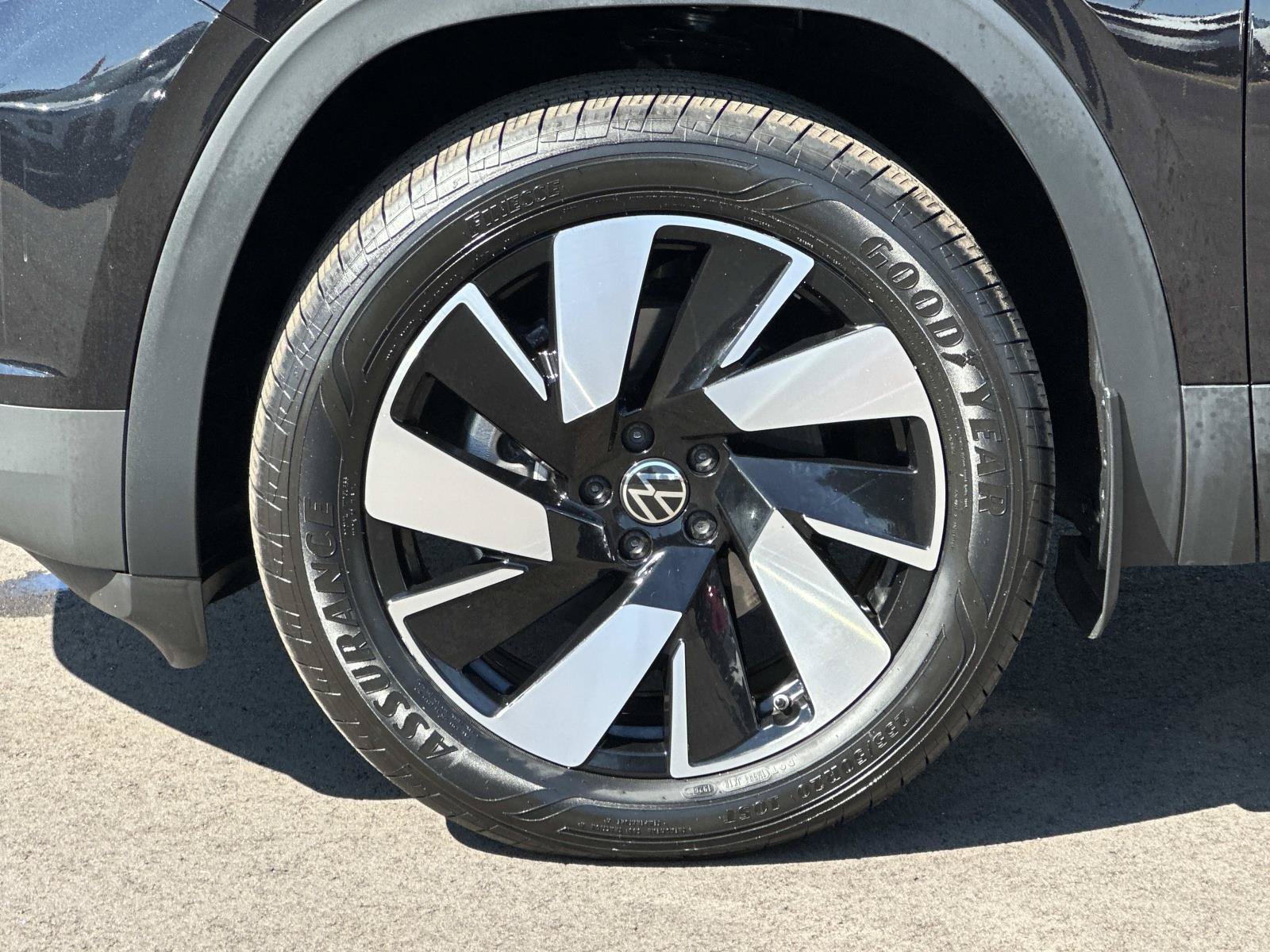 Used 2024 Volkswagen Atlas Cross Sport SE w/ Adventure Package AWD/4WD image 8