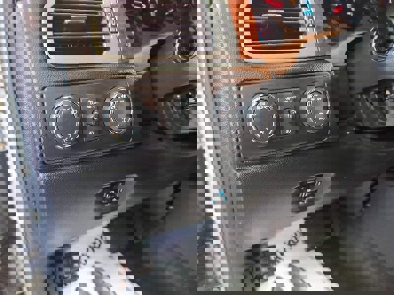 Used 2013 Chevrolet Suburban LTZ image 28