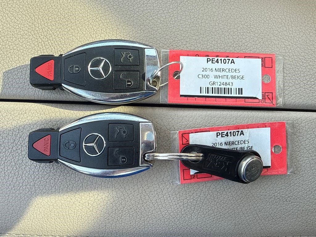 Used 2016 Mercedes-Benz C 300 4MATIC Sedan image 4