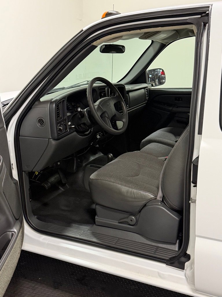 Used 2004 Chevrolet Silverado 3500 4x4 Extended Cab w/ Skid Plate Package image 8